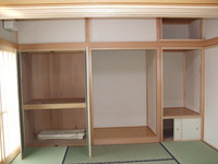 和室には多機能な収納スペースがあります。