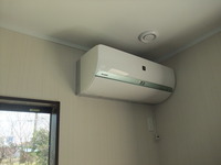 エアコンは高効率のものを使用しています。